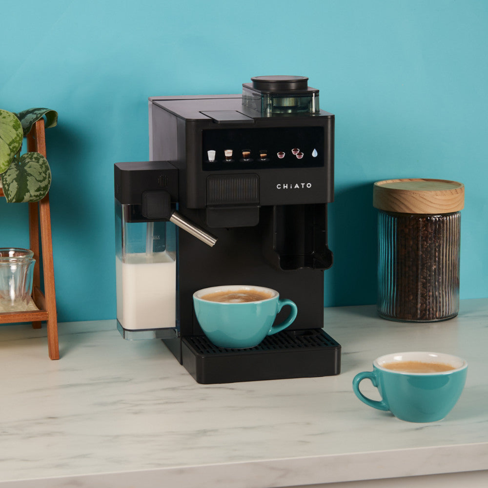 CHiATO coffeePLAY 5-in-1 på et køkkenbord