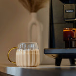 Grooved latte glass with a gold-coloured handle CHiATO, 400 ml – Transparent